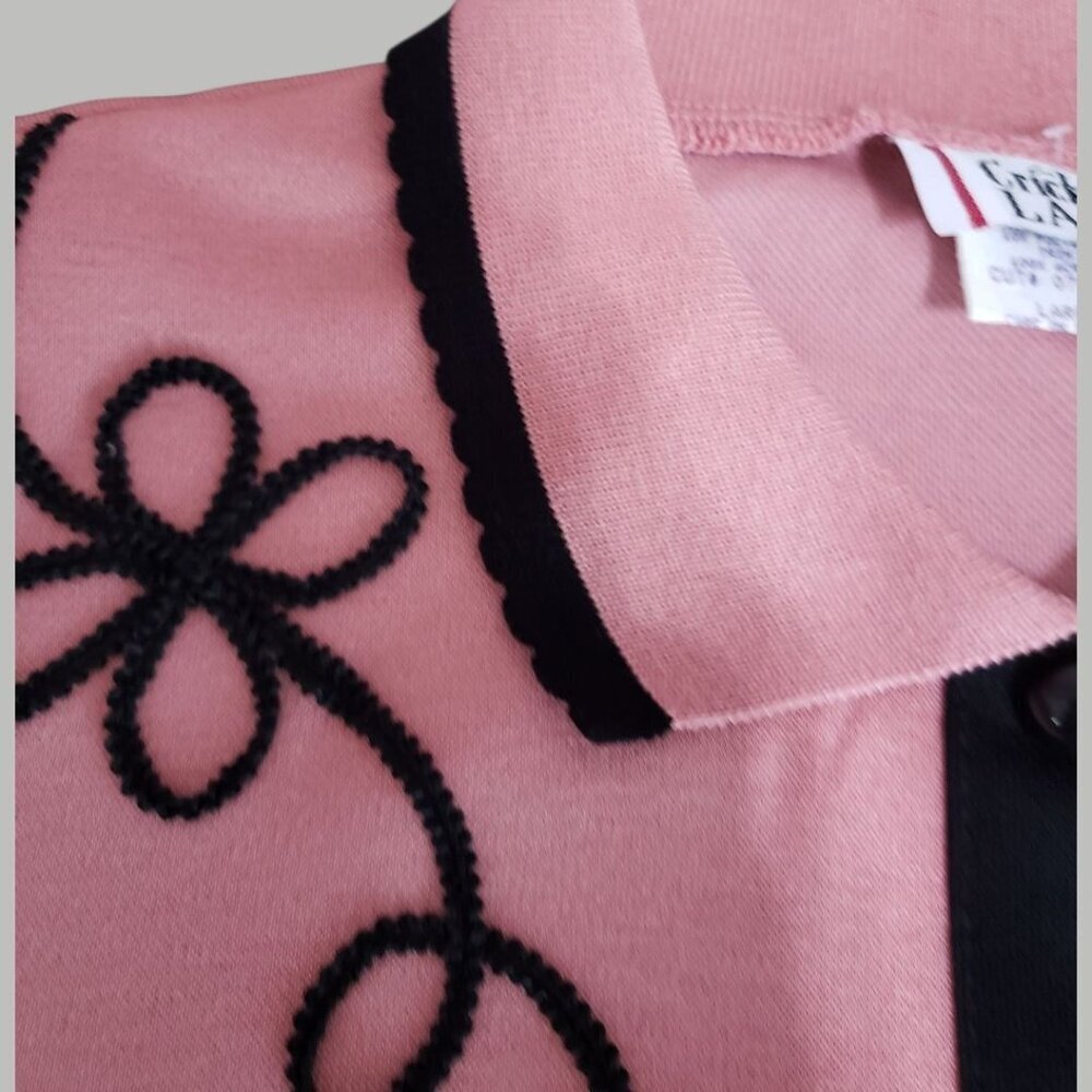 Cricket Lane Vtg Sweater With Black Embroidery & Faux Buttons Pink/black Large - Picture 8 of 10